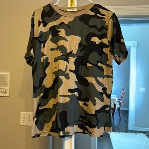 Blooming jolly camouflage crew neck tee